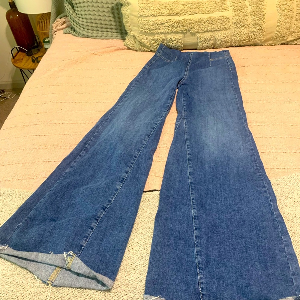 We the free stretchy bell bottoms size 25